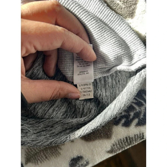 Athleta womans pullover Sweater size Small color Gray - Picture 7 of 7